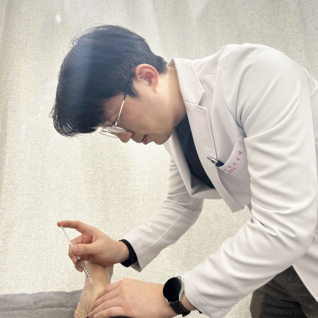 통증 클리닉 원장님 진료 모습